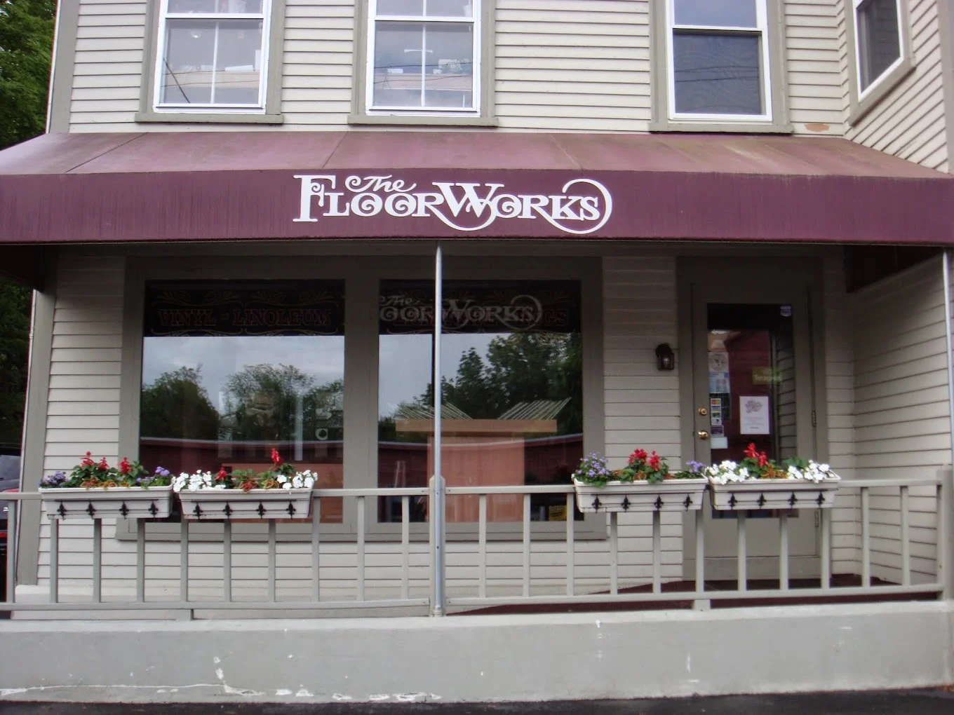 The-FloorWorks-Storefront-Bethlehem-New-Hampshire